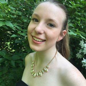 Clear and Gold Statement Necklace w/ Earrings